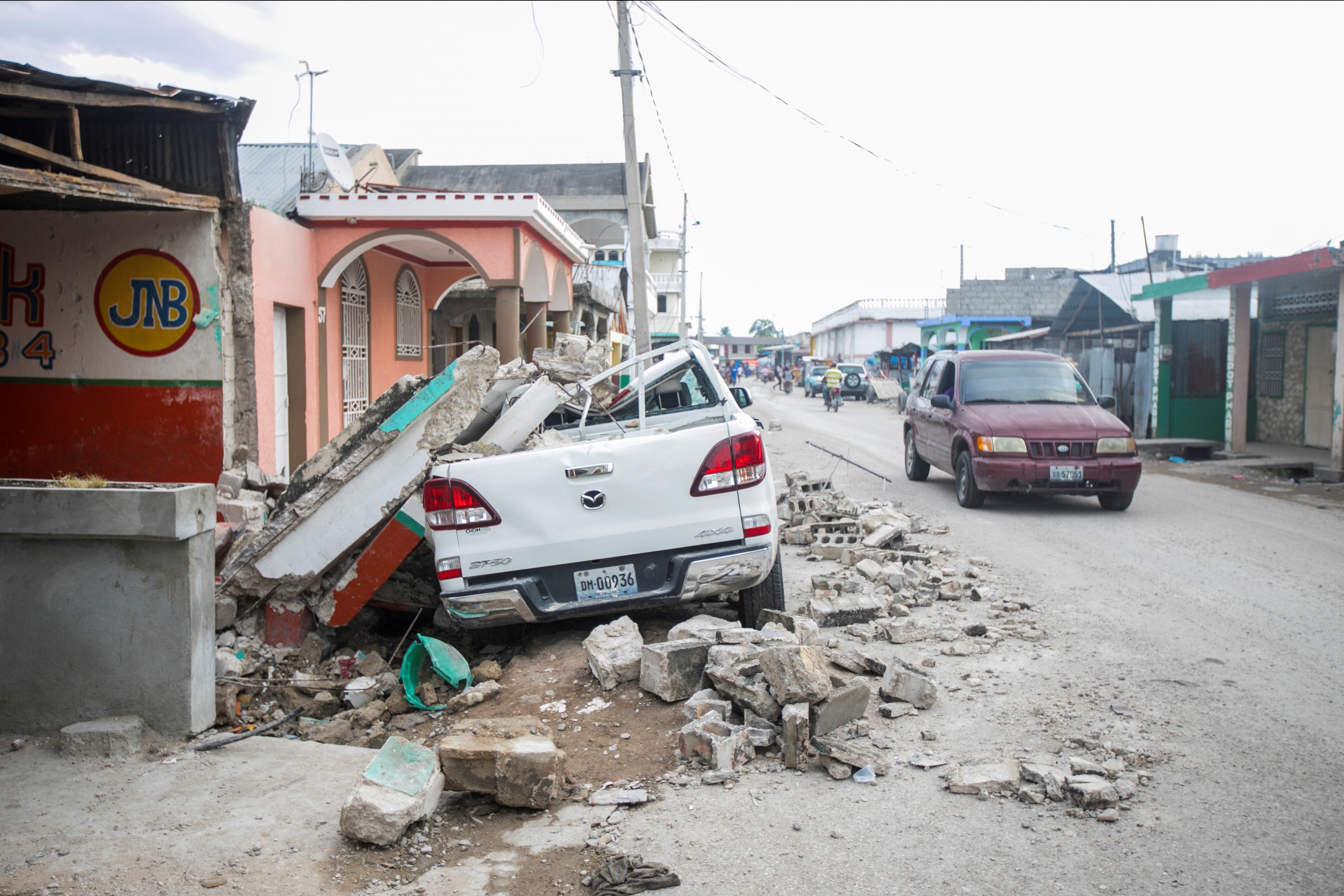 EE.UU. envía un equipo de rescate a Haití para buscar desaparecidos por terremoto. Foto Prensa Libre: EFE.