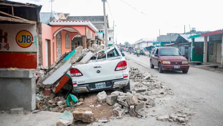 EE.UU. envía un equipo de rescate a Haití para buscar desaparecidos por terremoto. Foto Prensa Libre: EFE.