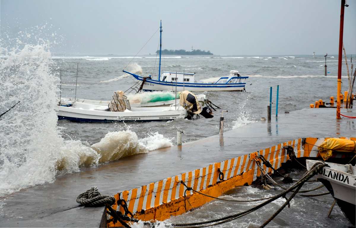 Grace se degrada pero deja ocho muertos, inundaciones y daños en México