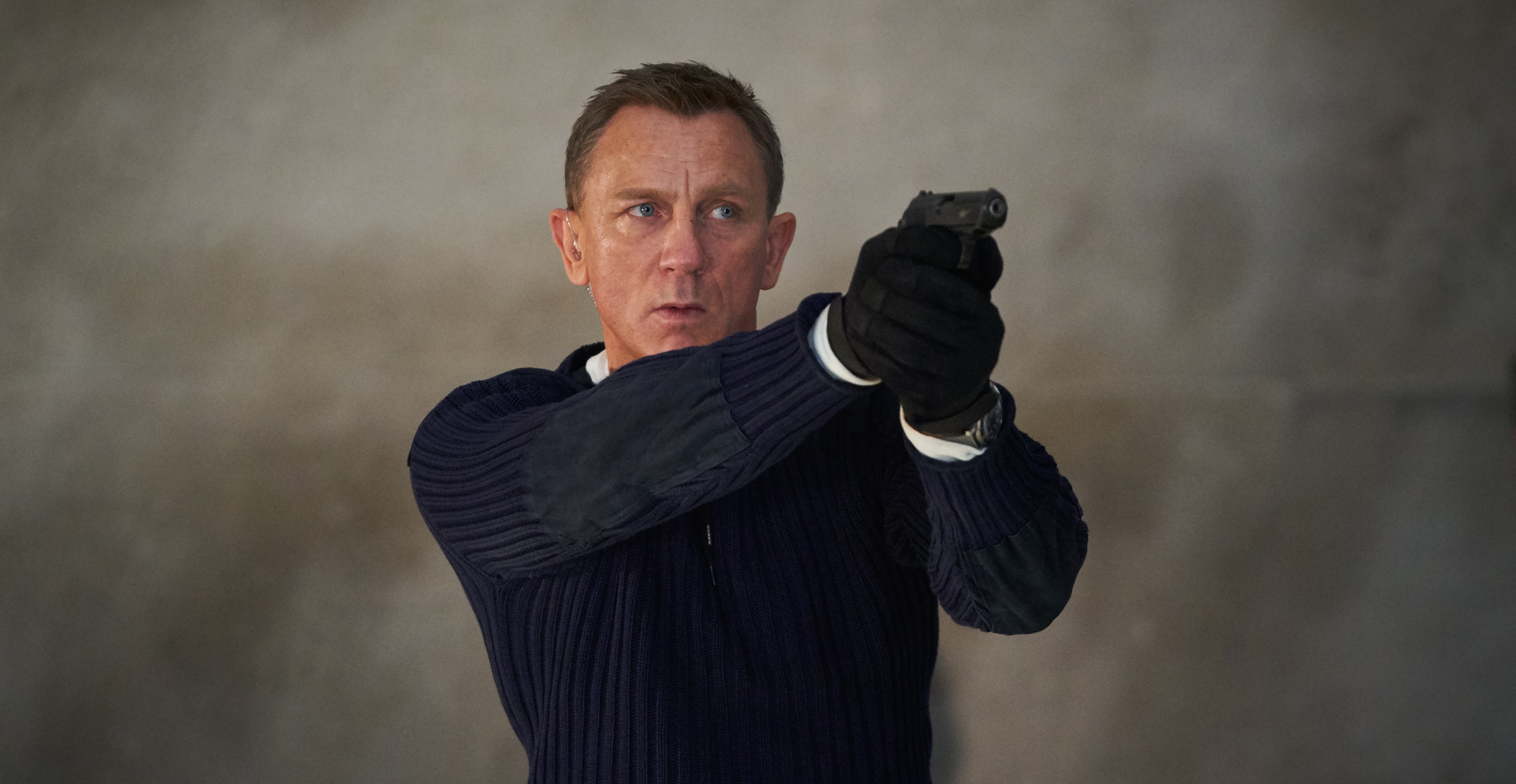 Fotografía cedida por Metro-Goldwyn-Mayer Studios, que muestra al actor británico Daniel Craig en el papel de James Bond, durante una escena del nuevo filme del famoso espía, "No Time to Die". (Foto Prensa Libre: EFE)
