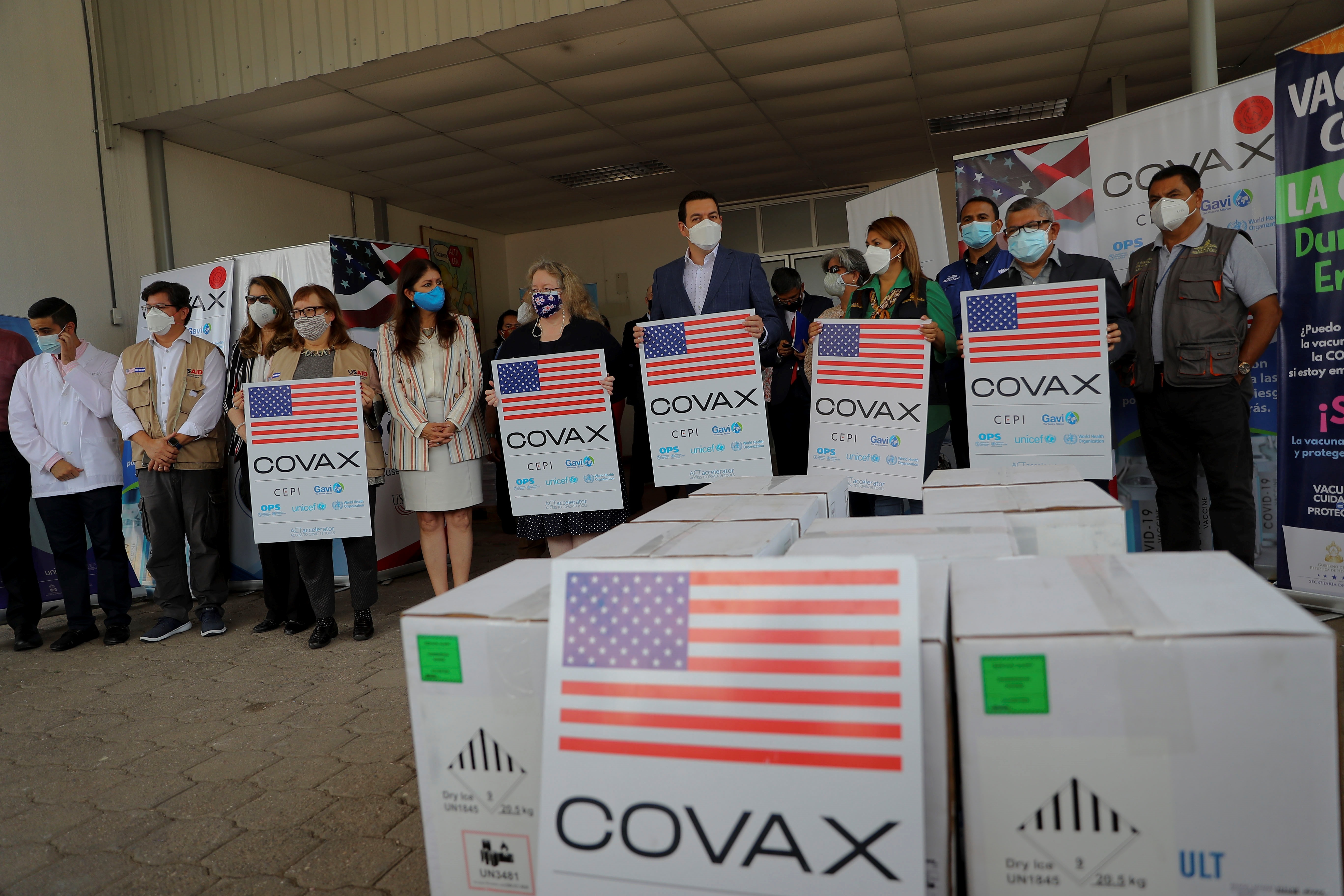 Fotografía general del lote de vacunas contra la covid-19 donadas por EE. UU. a través del mecanismo Covax de la Organización Mundial de la Salud a Honduras. (Foto Prensa Libre: HemerotecaPL)
