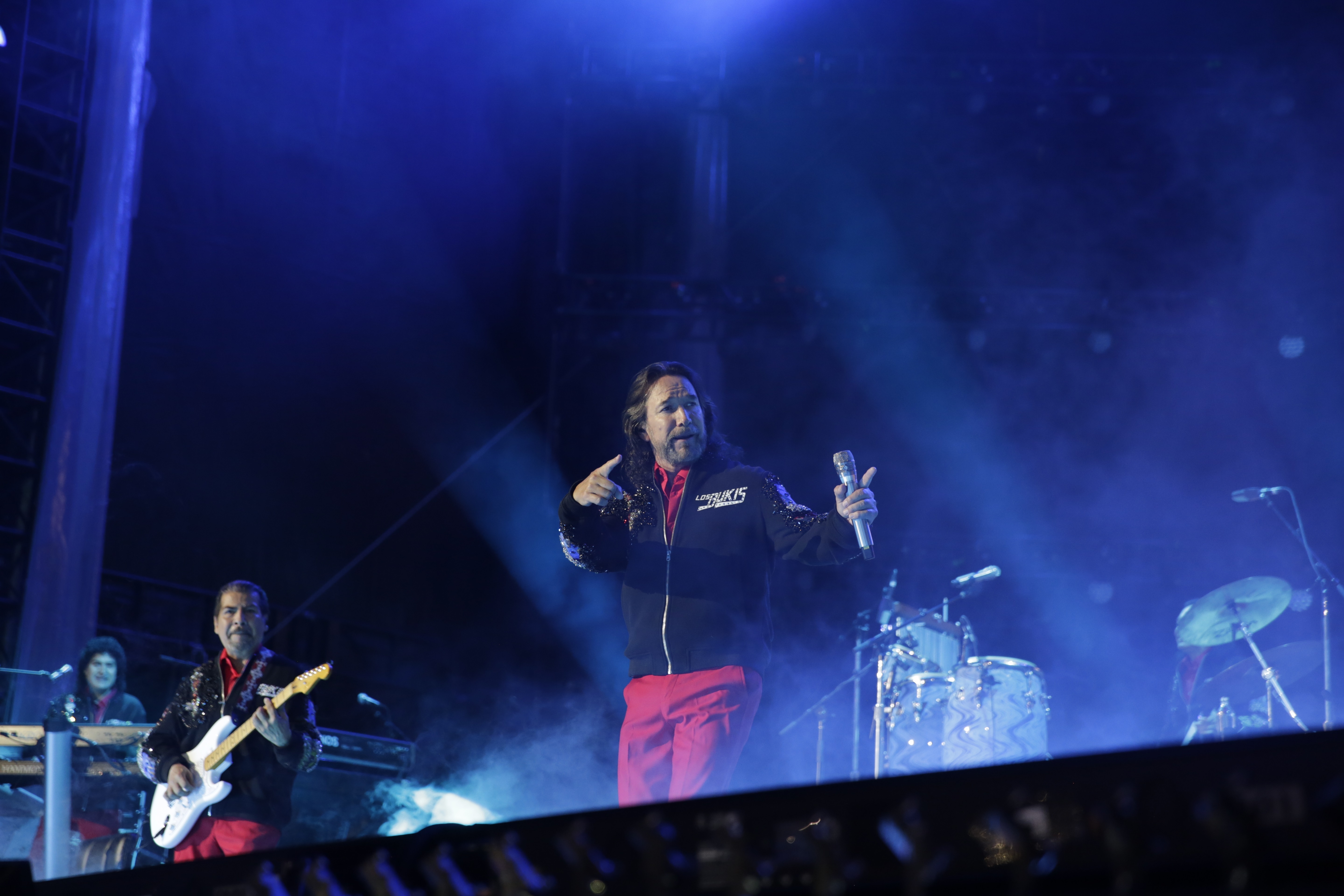 Tras 25 años separados, el emblemático grupo mexicano Los Bukis, volvió a los escenarios con un gran concierto que da comienzo a su gira de reunión. Foto Prensa Libre: EFE/Armando Arorizo