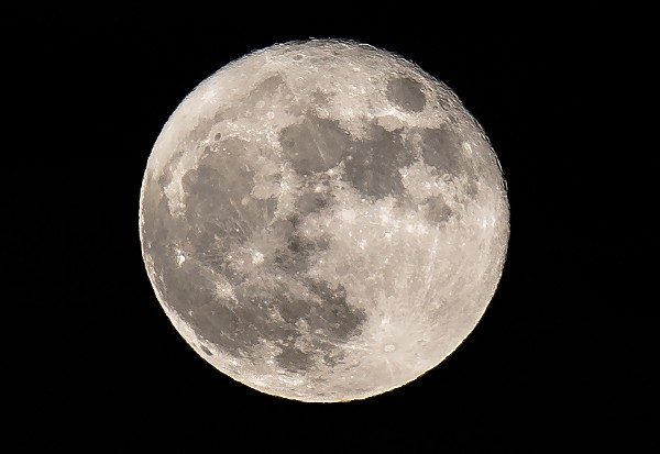 Un grupo de científicos dice que la Luna es un tipo de nave antigua extraterrestre. (Foto: Hemeroteca PL)