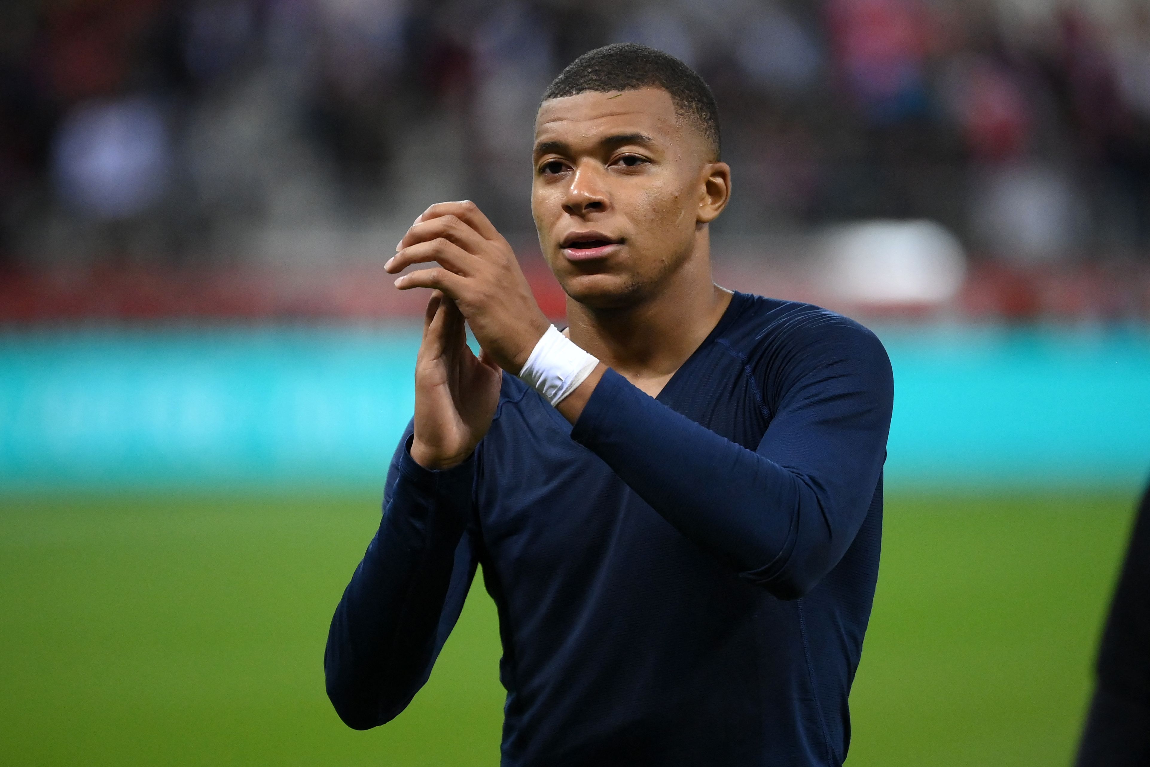Paris Saint-Germain's French forward Kylian Mbappe reacts at the end of the French L1 football match between Stade de Reims and Paris Saint-Germain at Auguste Delaune Stadium in Reims on August 29, 2021. (Photo by FRANCK FIFE / AFP)