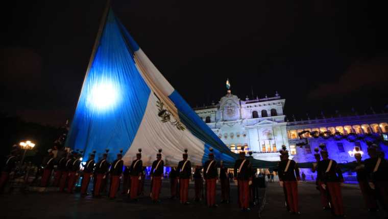 Las actividades por la independencia se efectuaron de forma restringida en el 2020, Para el bicentenario, este 2021, el gobierno dará a conocer sus planes el martes. (Foto, Prensa Libre: Hemeroteca PL). 
