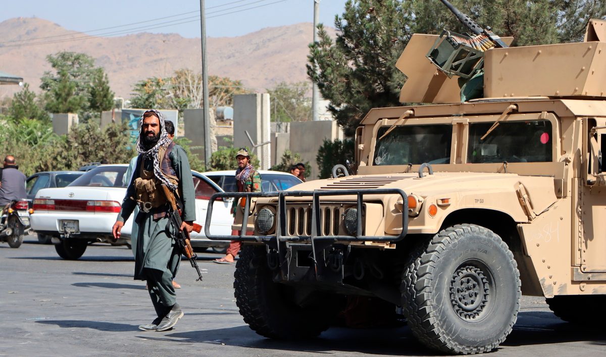 Afganistán: EE. UU. dice que hay amenazas activas en aeropuerto de Kabul, luego de explosiones que dejaron 95 muertos y 15