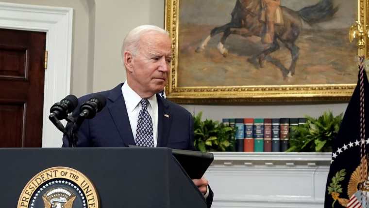 El presidente Joe Biden después de pronunciar comentarios sobre Afganistán. (Foto Prensa Libre: EFE)