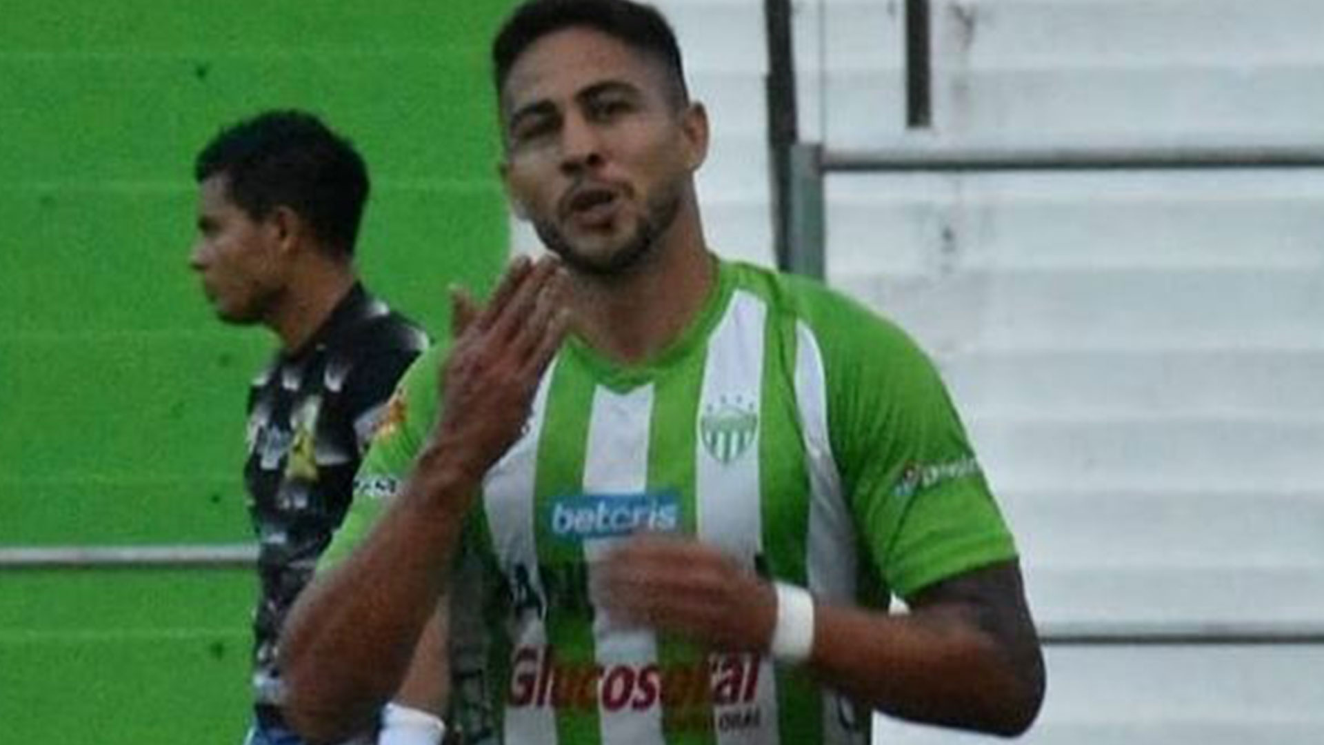 El paraguayo Pedro Báez festejando uno de sus dos anotaciones con las que llegó a siete en el torneo. (Foto Prensa Libre: Andrés.ADF Instagram)