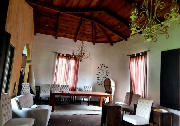 Inmueble en Residenciales Doña Beatriz, Antigua Guatemala, Sacatepéquez, donde fueron localizados más de Q122 millones. (Foto Prensa Libre: MP) 