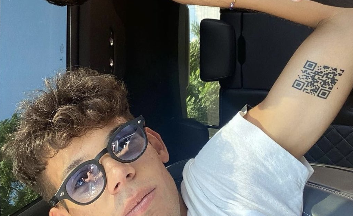 
El joven italiano se volvió viral luego de haberse hecho este peculiar tatuaje. (Foto Prensa Libre: @andrea_colonnetta/Instagram)