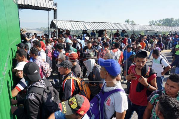 Crisis migratoria: una caravana avanza desde el sur de México en dirección a EE. UU.