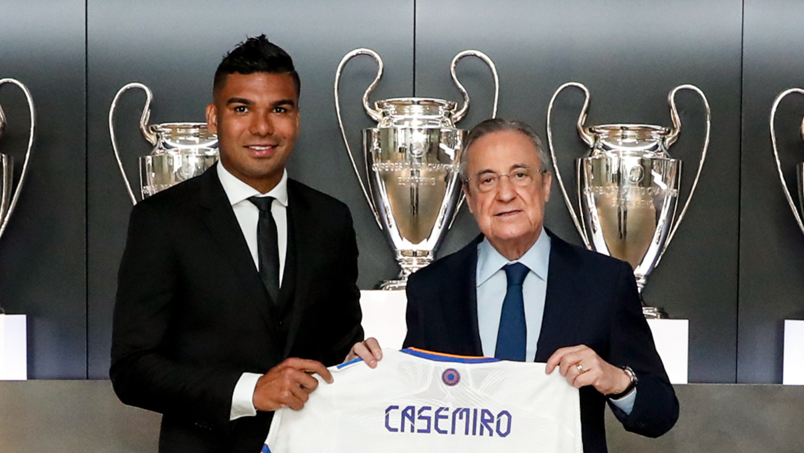 El Real Madrid y el mediocampista brasileño Casemiro han acordado la ampliación del contrato del jugador por cuatro temporadas más, al 30 de junio de 2025. Foto @realmadrid
