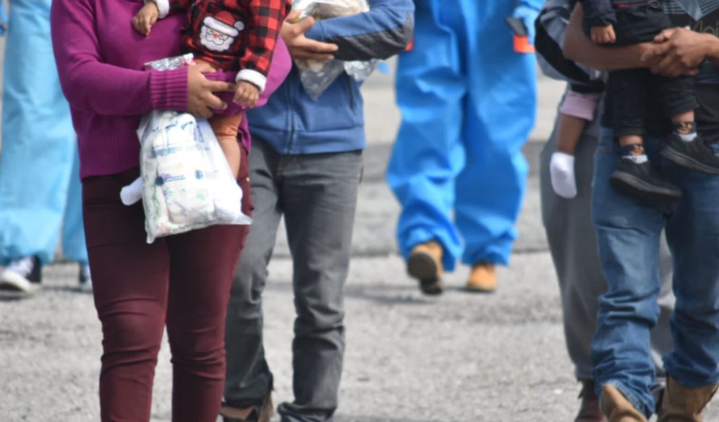 EE. UU. expulsa en cinco días a 44 familias migrantes de Guatemala como parte del sistema de expulsiones aceleradas