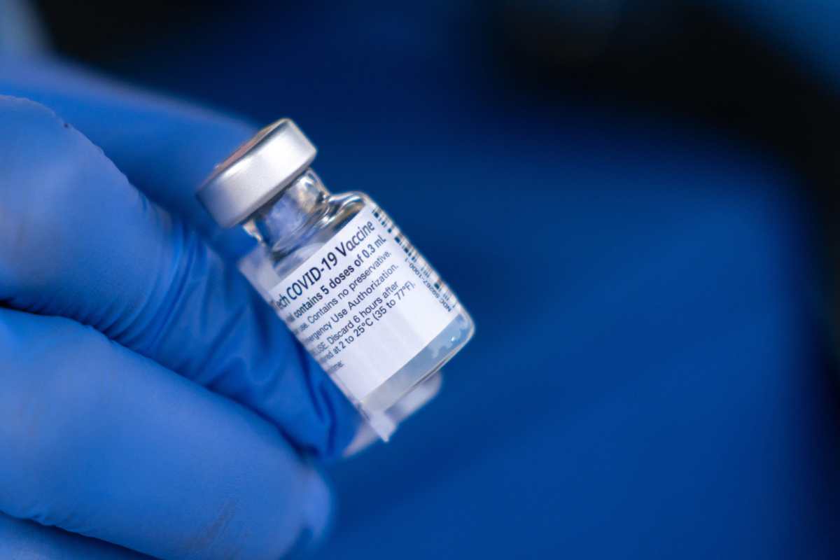 EE. UU. autoriza tercera dosis de refuerzo de la vacuna anticovid-19 para las personas más vulnerables