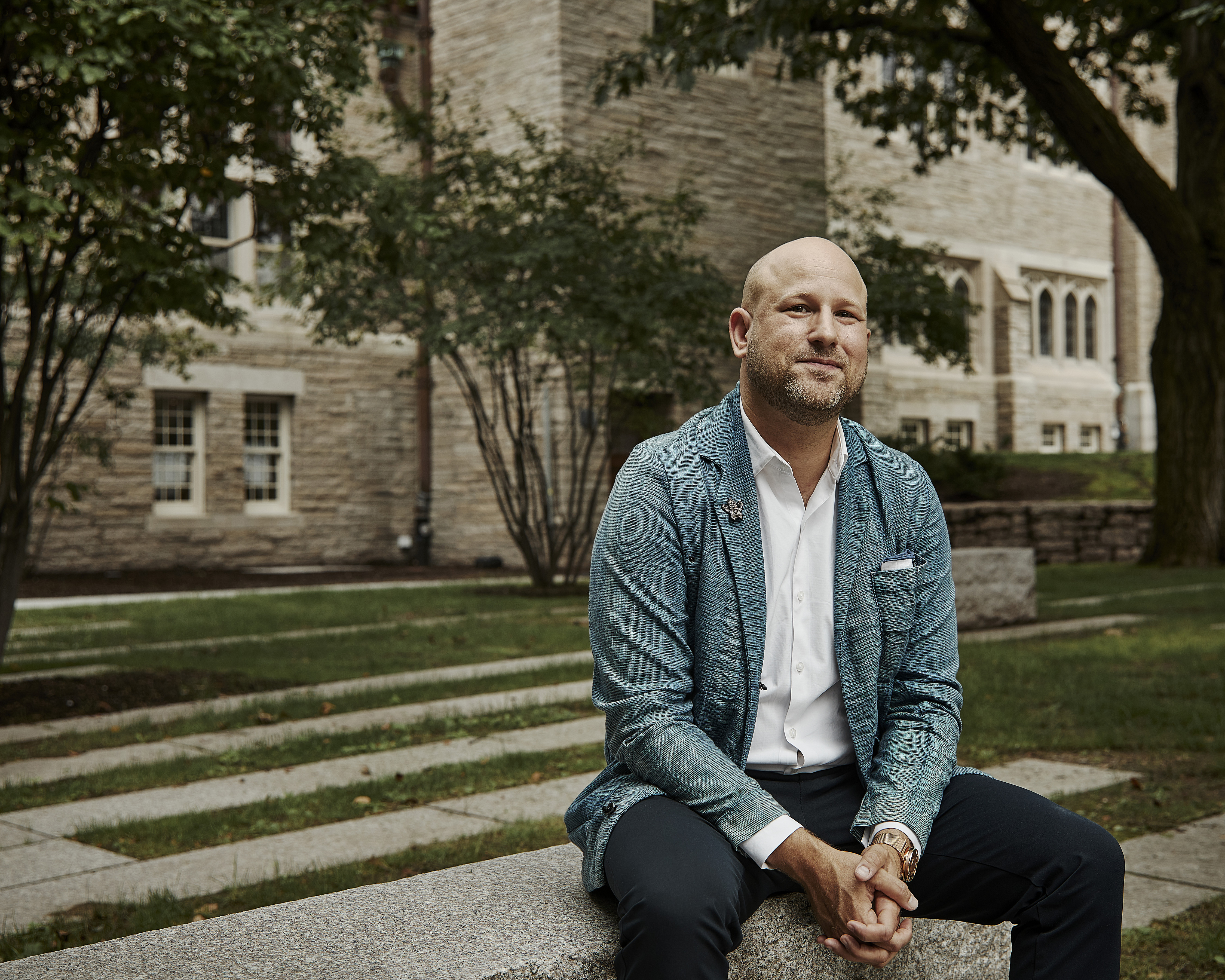 Greg Epstein, sentado para un retrato en Harvard en Cambridge, Mass. el 20 de agosto de 2021. (Cody O'Loughlin/The New York Times)