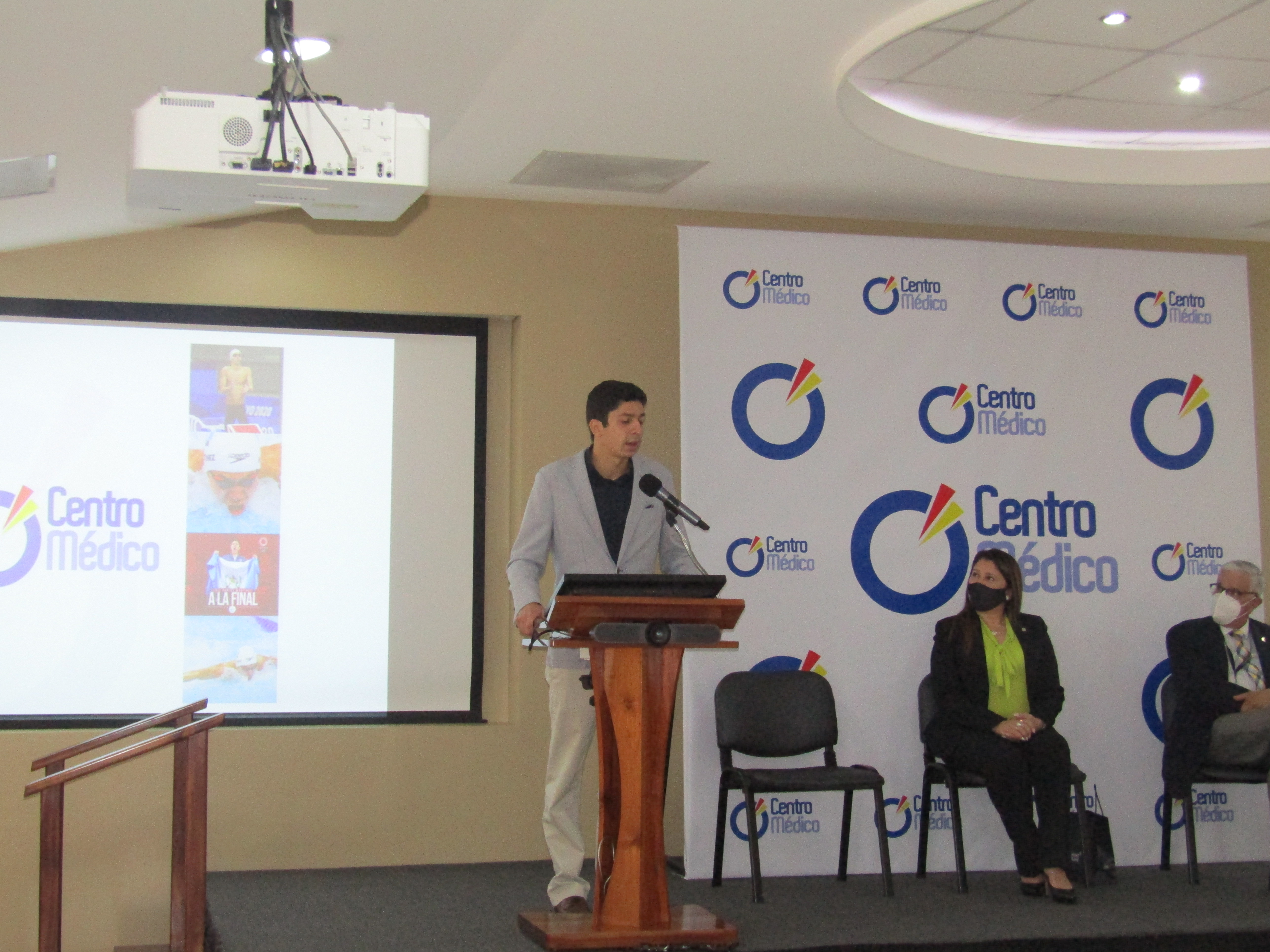 Centro Médico ha otorgado la recuperación post entreno a Luis Carlos Martínez desde su niñez. Foto Prensa Libre: Cortesía.