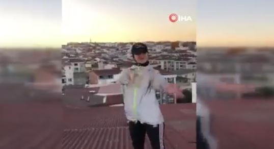 Video: el impactante momento en que joven cae desde 50 metros de altura mientras grababa para TikTok