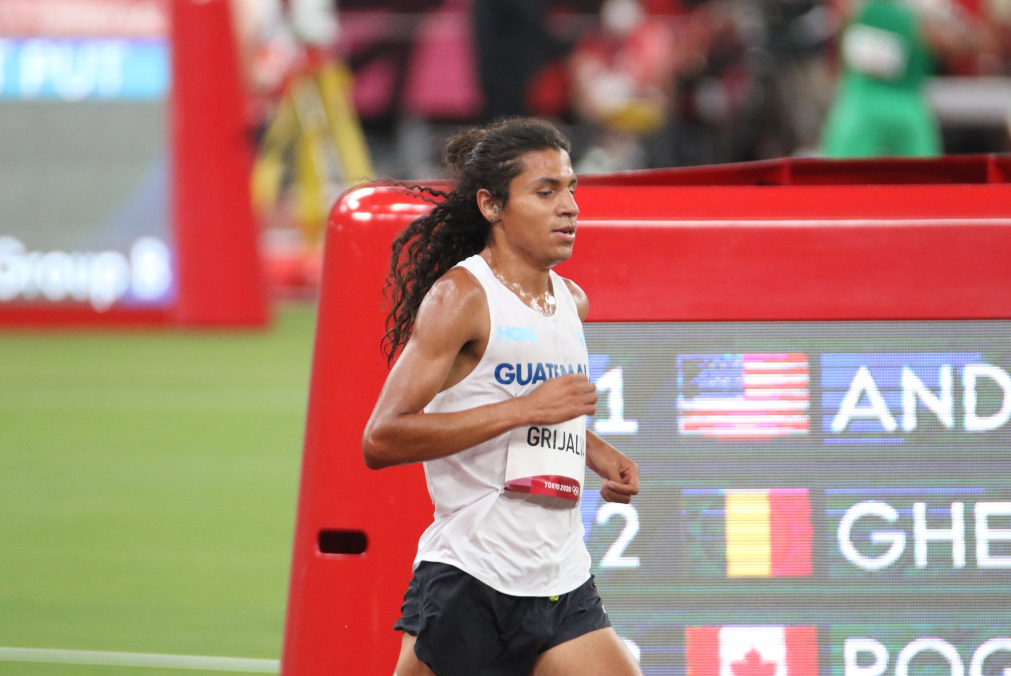 Luis Grijalva terminó décimo en la segunda serie de clasificación de los 5,000 metros, con tiempo de 13:34.11 minutos. Foto Comité Olímpico Guatemalteco.