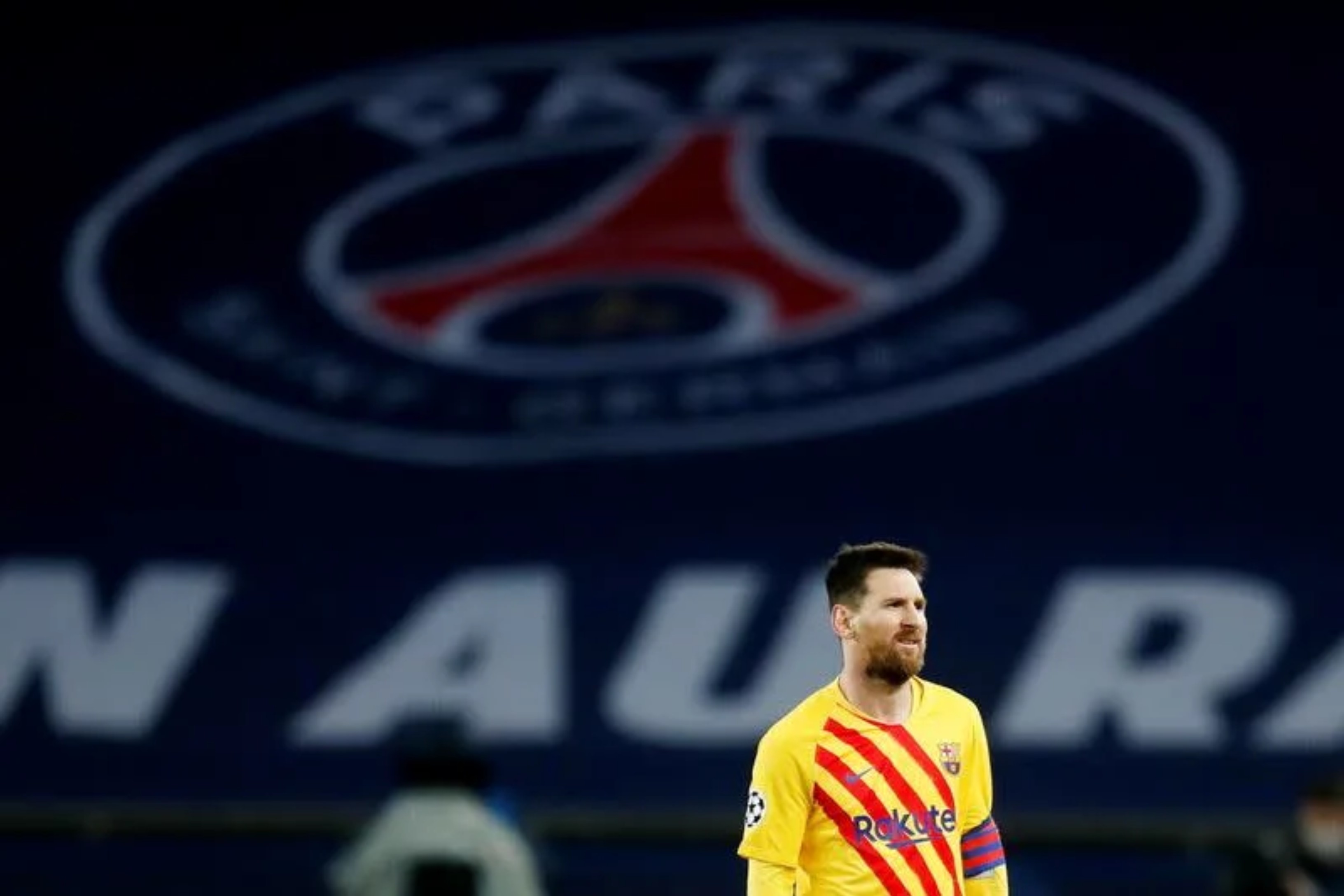 Leo Messi ha generado una gran expectativa en el PSG. Tanto que los seguidores en redes sociales han crecido desde el viernes 6 de agosto. Además, lo esperan en el aeropuerto y alrededor del estadio de los parisinos. Foto Prensa Libre: AFP.