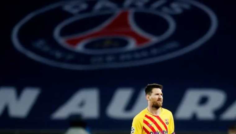 Leo Messi ha generado una gran expectativa en el PSG. Tanto que los seguidores en redes sociales han crecido desde el viernes 6 de agosto. Además, lo esperan en el aeropuerto y alrededor del estadio de los parisinos. Foto Prensa Libre: AFP.