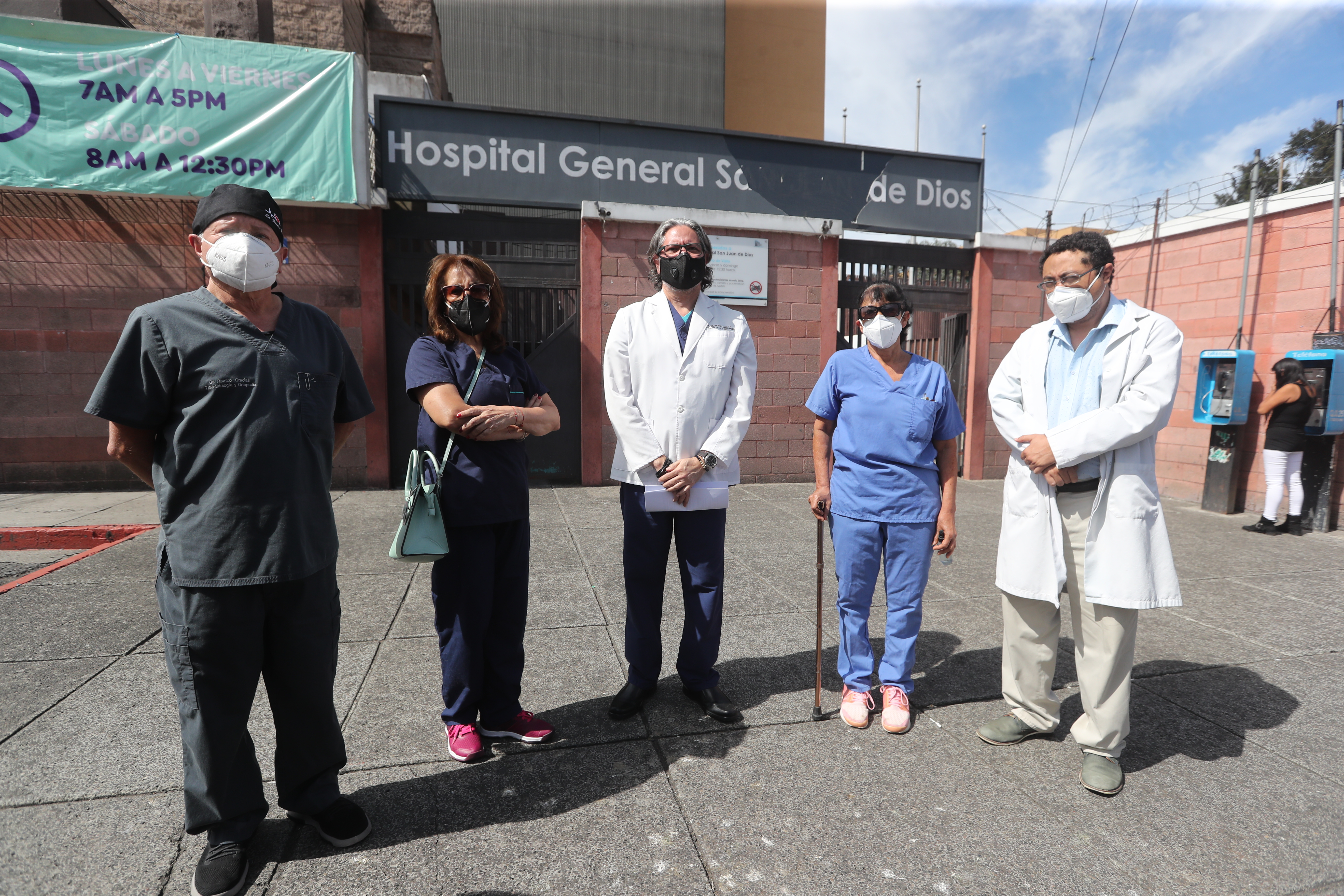 Médicos del hospital San Juan de Dios piden alas autoridades de salud que las medias de seguridad sean más drásticas. Foto Prensa Libre: Erick Ávila.