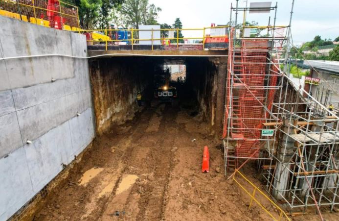 Paso a desnivel “Santa Catalina de Alejandría” que se construye en Santa Catarina Pinula. (Foto Prensa Libre: Cortesía comuna) 