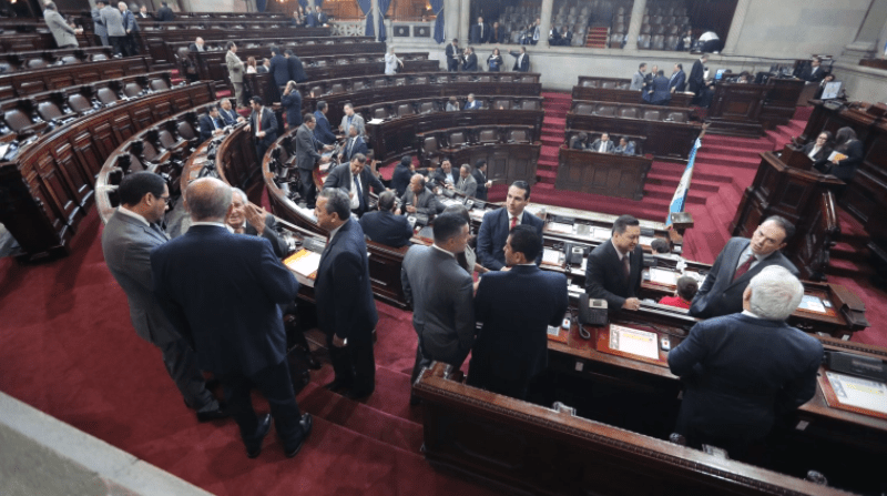 El Pleno del Congreso aprobó el presupuesto 2021 de madrugada y sin mayor discusión, lo que generó la indignación ciudadana. Fotografía: Prensa Libre. 