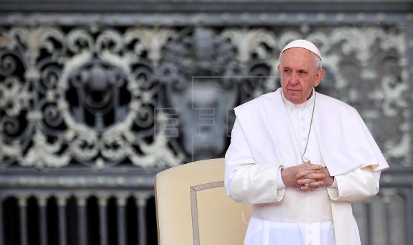 El papa Francisco ofrece un discurso en el que resalta el valor de la mujer dentro de la sociedad (Foto Prensa Libre: EFE)