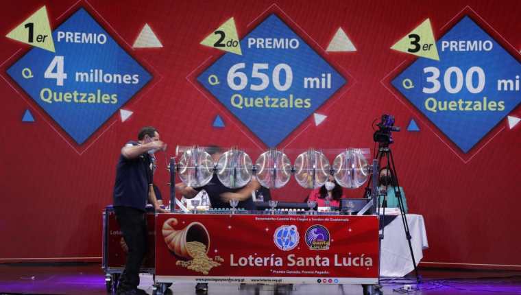El sorteo extraordinario de Lotería Santa Lucía tuvo lugar en el Teatro Don Juan, en la zona 1 capitalina. (Foto Prensa Libre: Esbin García)