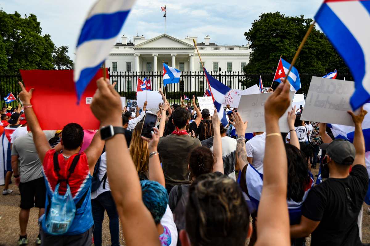 “Es decepcionante”: cubanos critican la estrategia de Biden