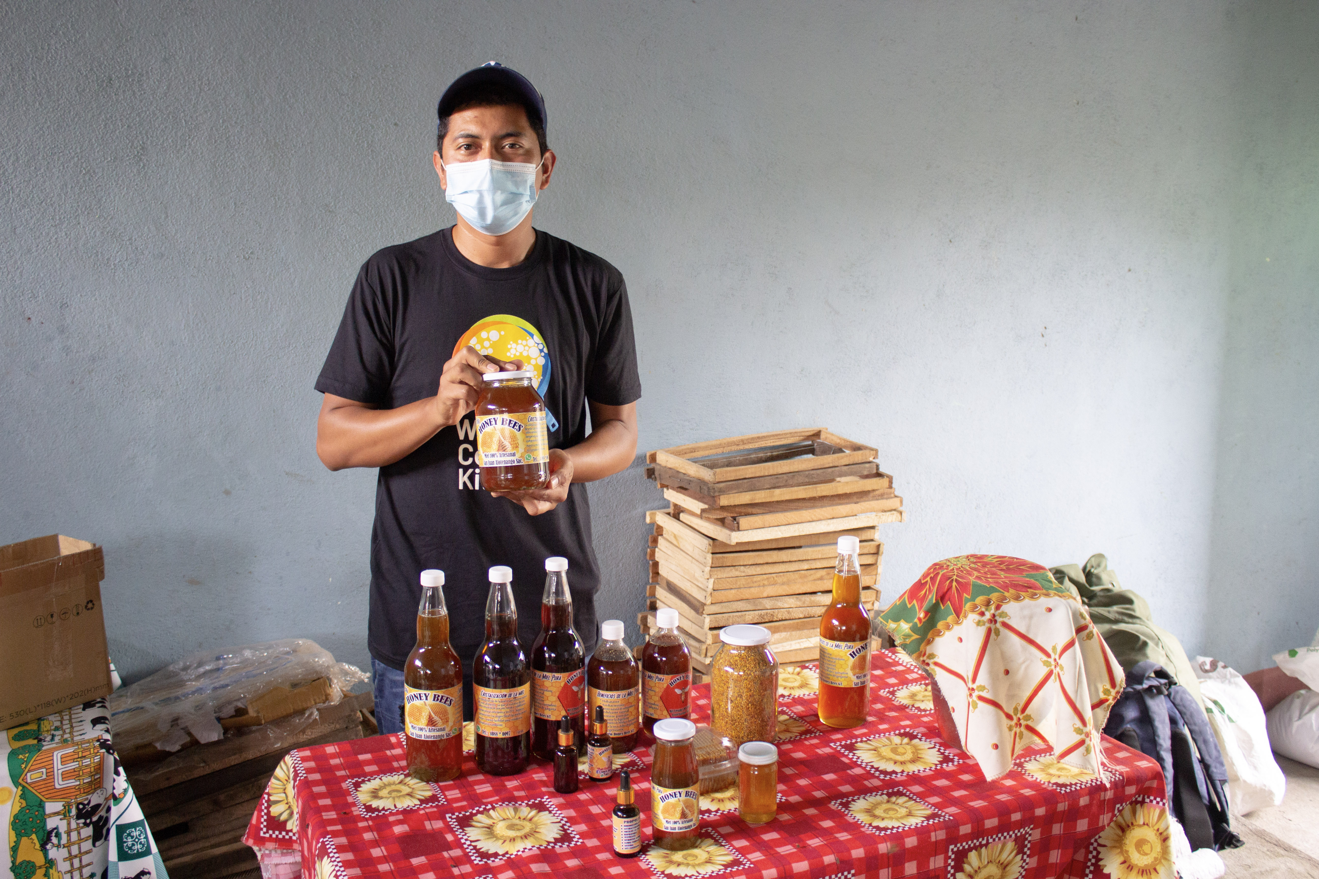 Pequeños productores guatemaltecos han mejorado su productividad y comercialización a través de programas de capacitación y apoyo crediticio. (Foto Prensa Libre: Cortesía WCK)