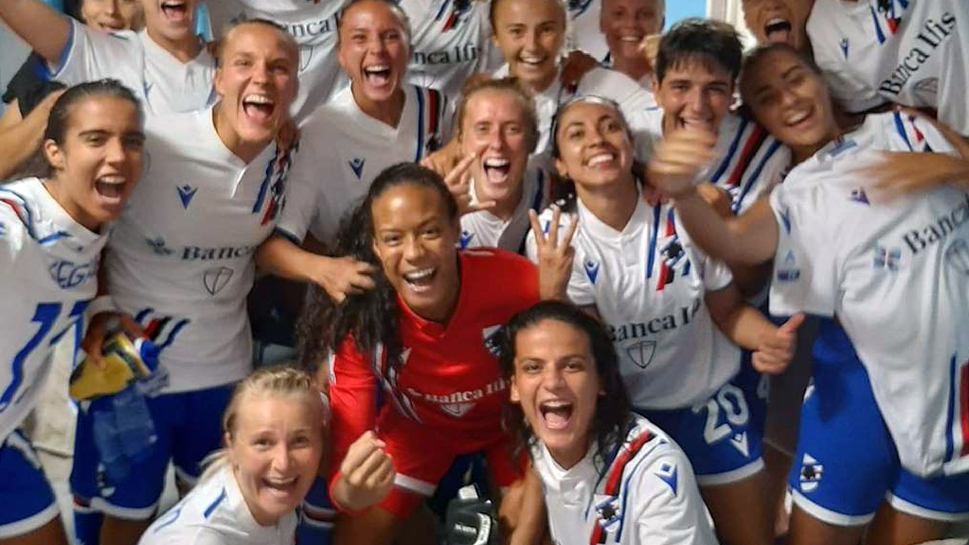 Las jugadoras de la UC Sampdoria festejan el primer triunfo de la historia para su club en la Serie A. (Foto Prensa Libre: Paola Boglioni Instagram)