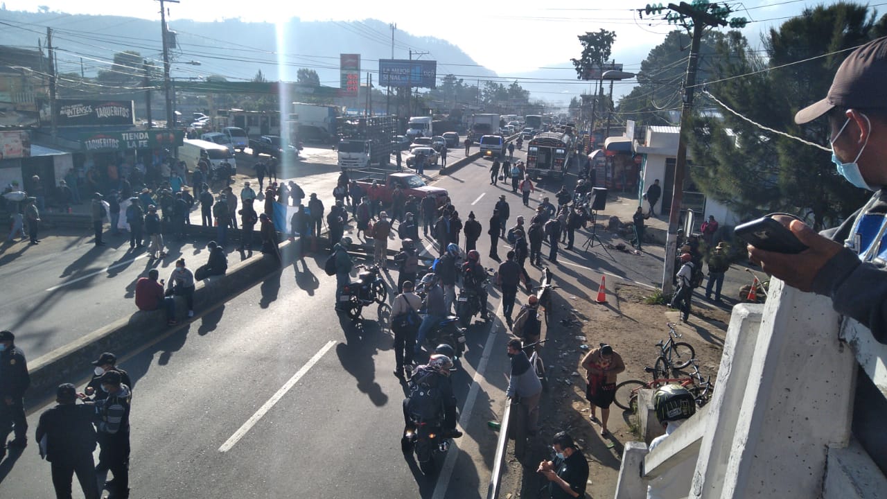 El Tejar, Chimaltenango, es uno de los puntos afectados por bloqueos de este martes 10 de agosto. (Foto Prensa Libre: Víctor Chamalé)