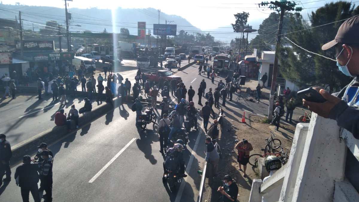 Bloqueos en carreteras: militares retirados que piden indemnización seguirán con protestas este miércoles