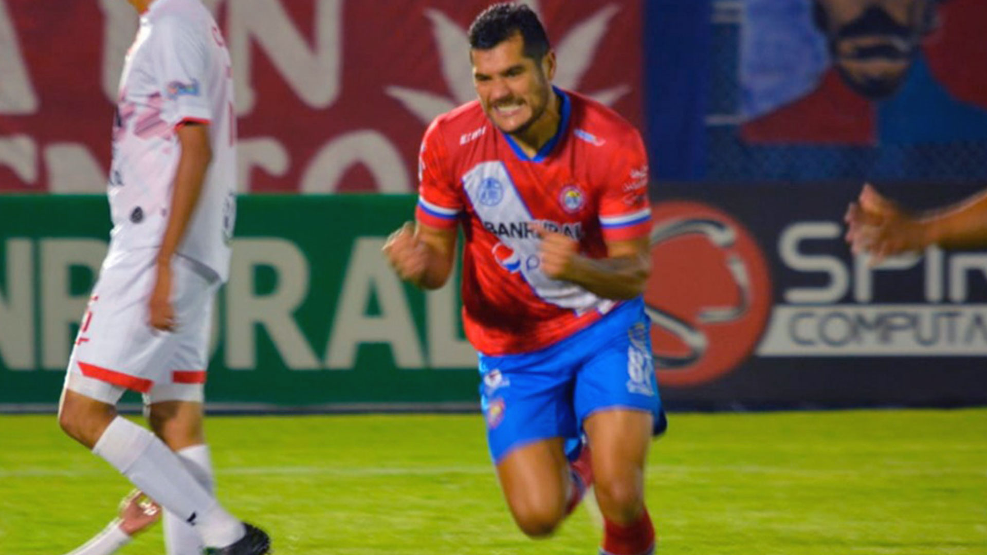 Javier Orozco durante la celebración de su primer gol en la Liga Nacional. (Foto Prensa Libre: Xelajú MC Twitter)