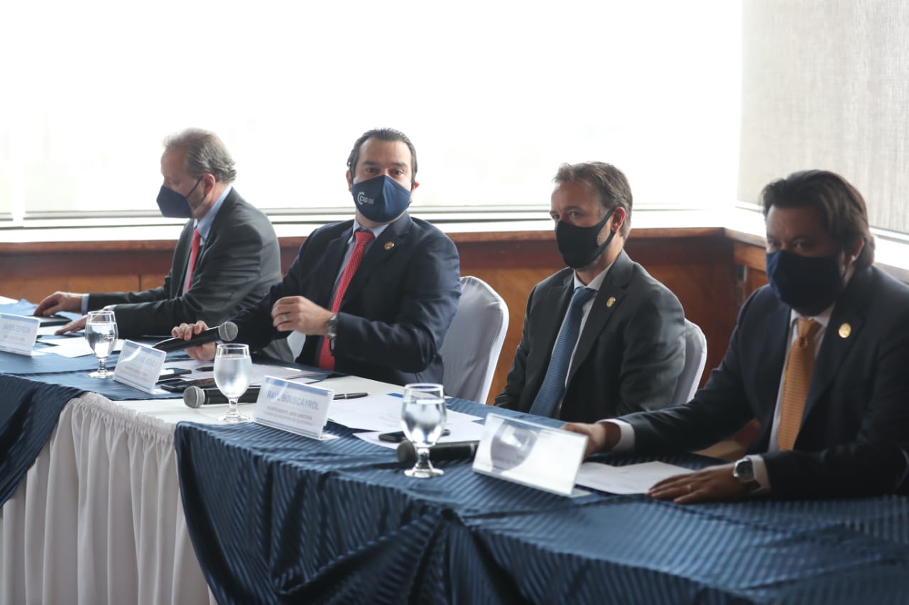 Directivos de Cámara de Industria de Guatemala compartieron resultados de pérdidas por bloqueos. (Foto Prensa Libre: Érick Ávila)