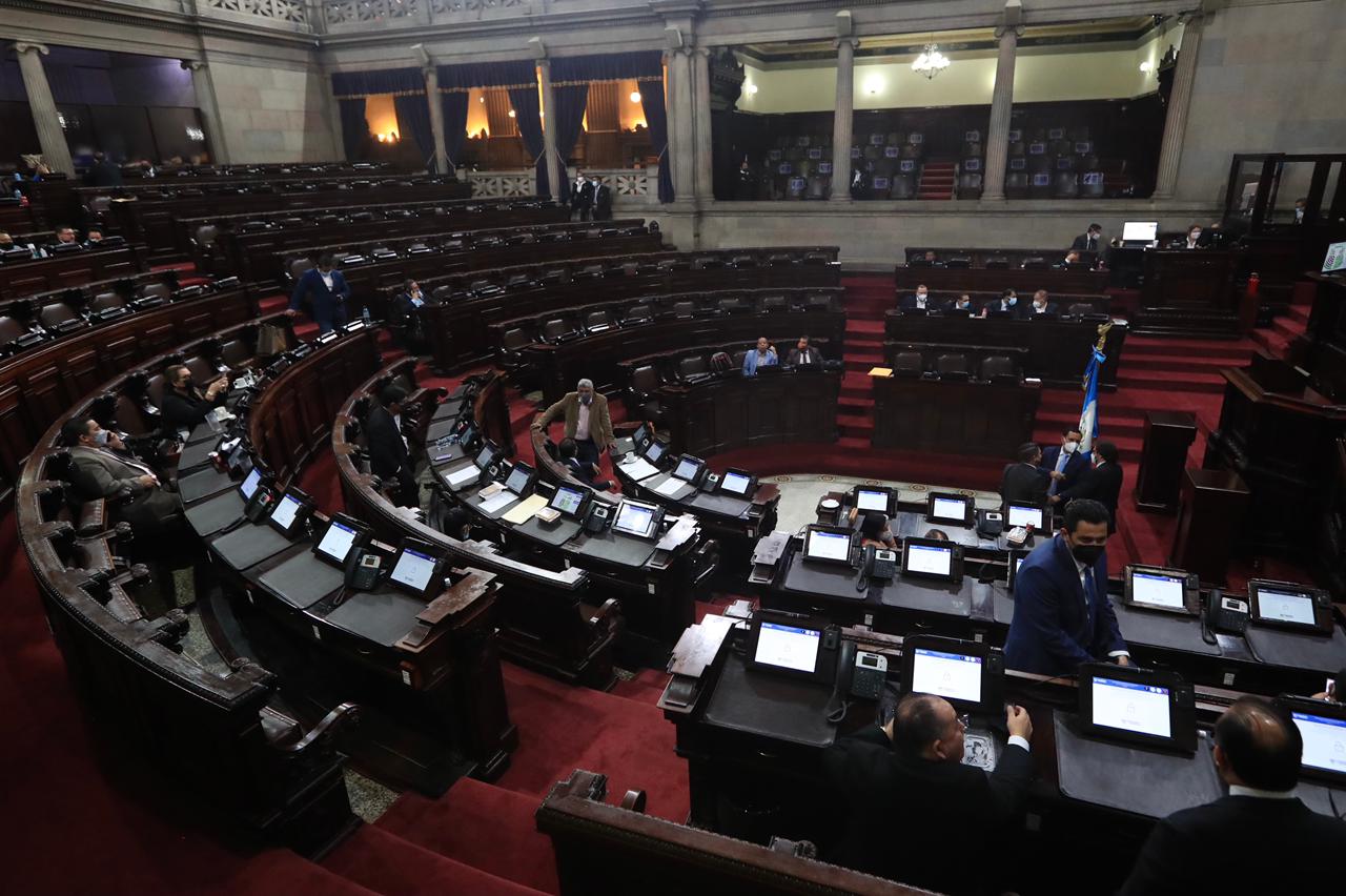 Este jueves se levantó la sesión por falta de cuórum en el Congreso en la que se debía aprobar en segundo debate el estado de Calamidad. (foto Prensa Libre: Élmer Vargas)