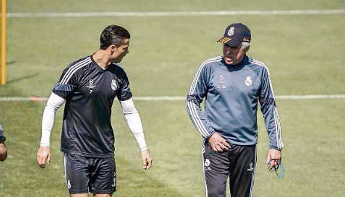 Cristiano Ronaldo y Carlo Ancelotti, en una práctica en el 2015. (Foto Prensa Libre: Hemeroteca PL)