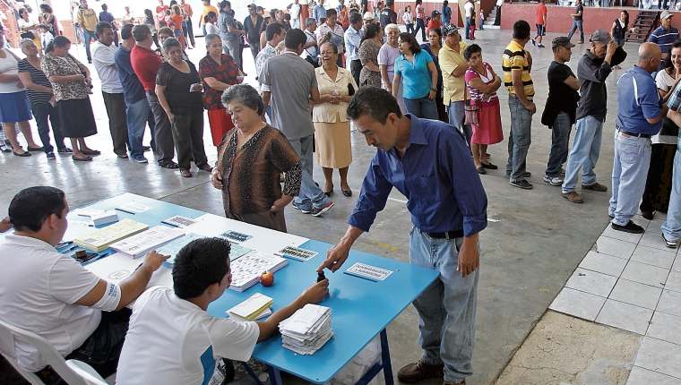 La Misión de Observación Electoral y Asociación Diálogos presentaron un modelo como guía en cuanto a los conflictos a nivel local. (Fotografia Prensa Libre: Esbin Garcia).