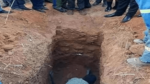 Hombre muere al ser enterrado vivo e intentar resucitar al tercer día como Jesús. (Foto Prensa Libre: YouTube)