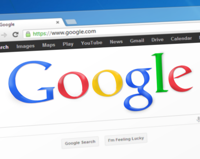 Usuarios descubren la forma en que Google canta el “Feliz Cumpleaños” y viralizan traducción