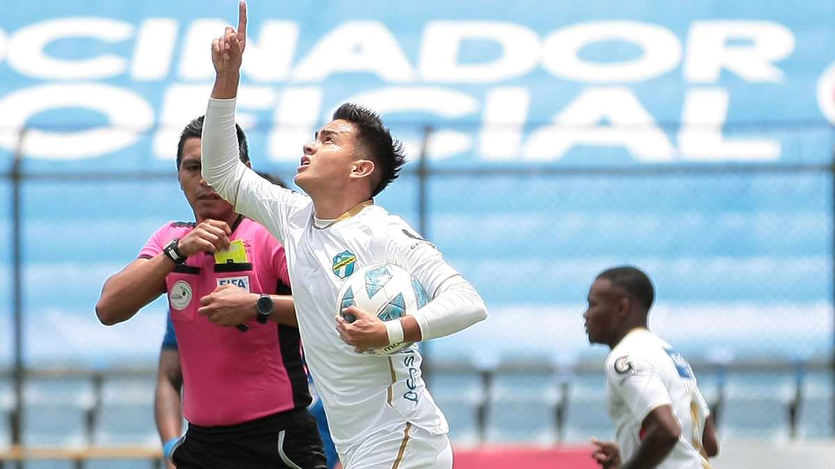 Comunicaciones empata con Cobán mantiene su invicto y el liderato en el Apertura 2021