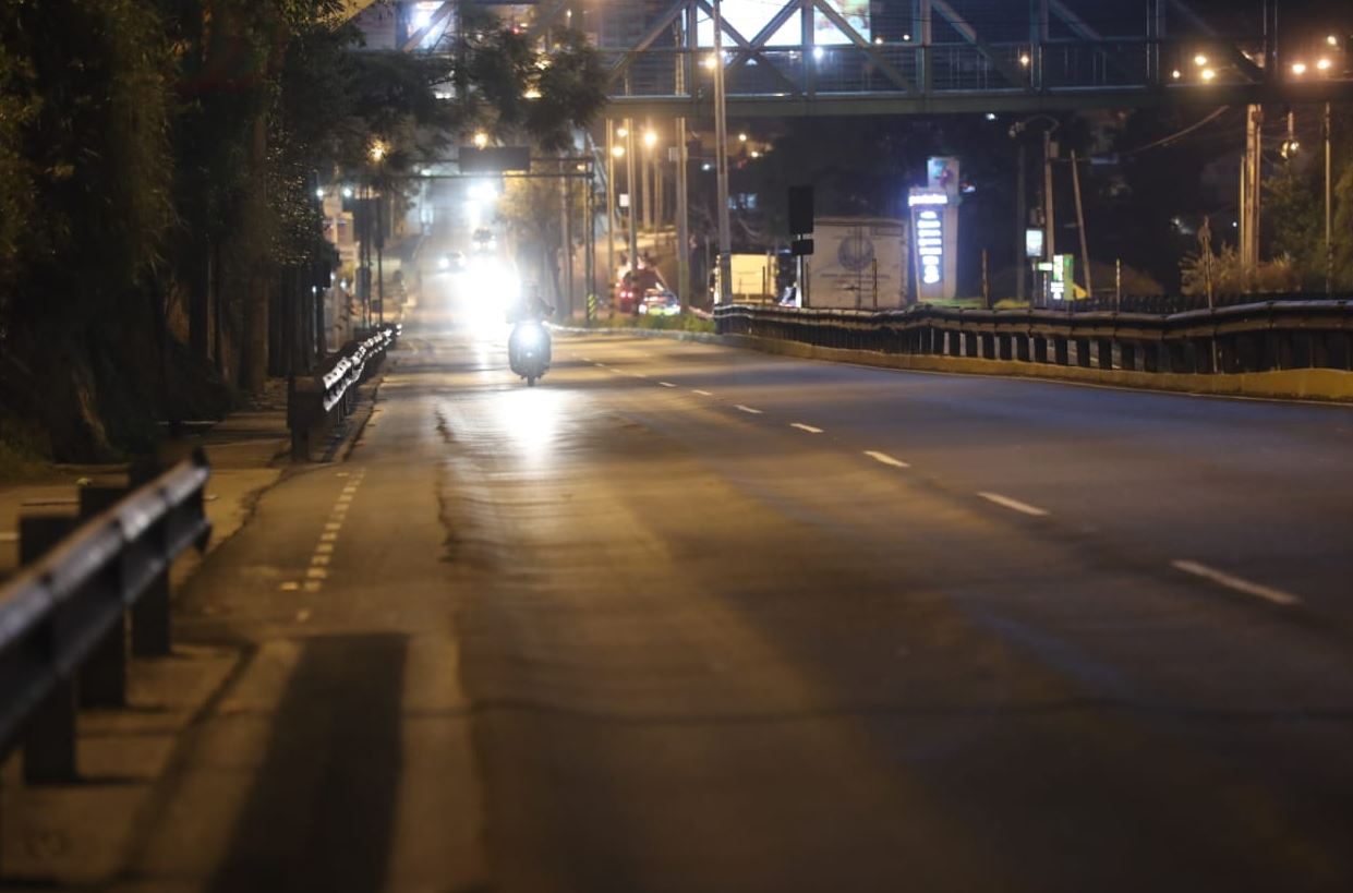 El domingo 15 de agosto comenzó el toque de queda nocturno entre las 22 horas y las 4 horas y que regirá durante 30 días. (Foto Prensa Libre: Érick Ávila)
