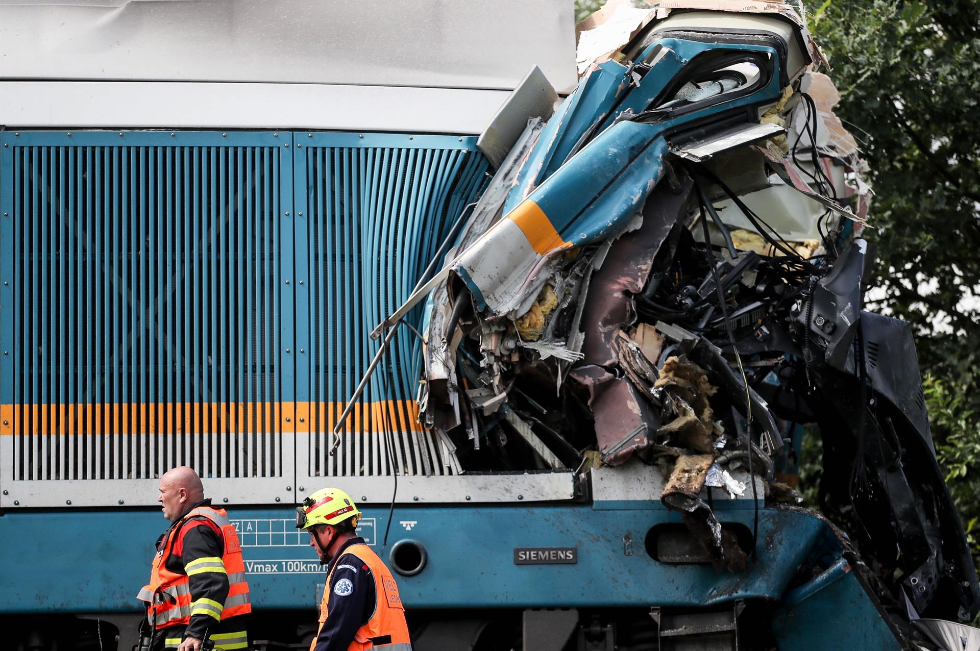 Tres muertos y decenas de heridos en un choque de trenes en República Checa. (Foto Prensa Libre: EFE)