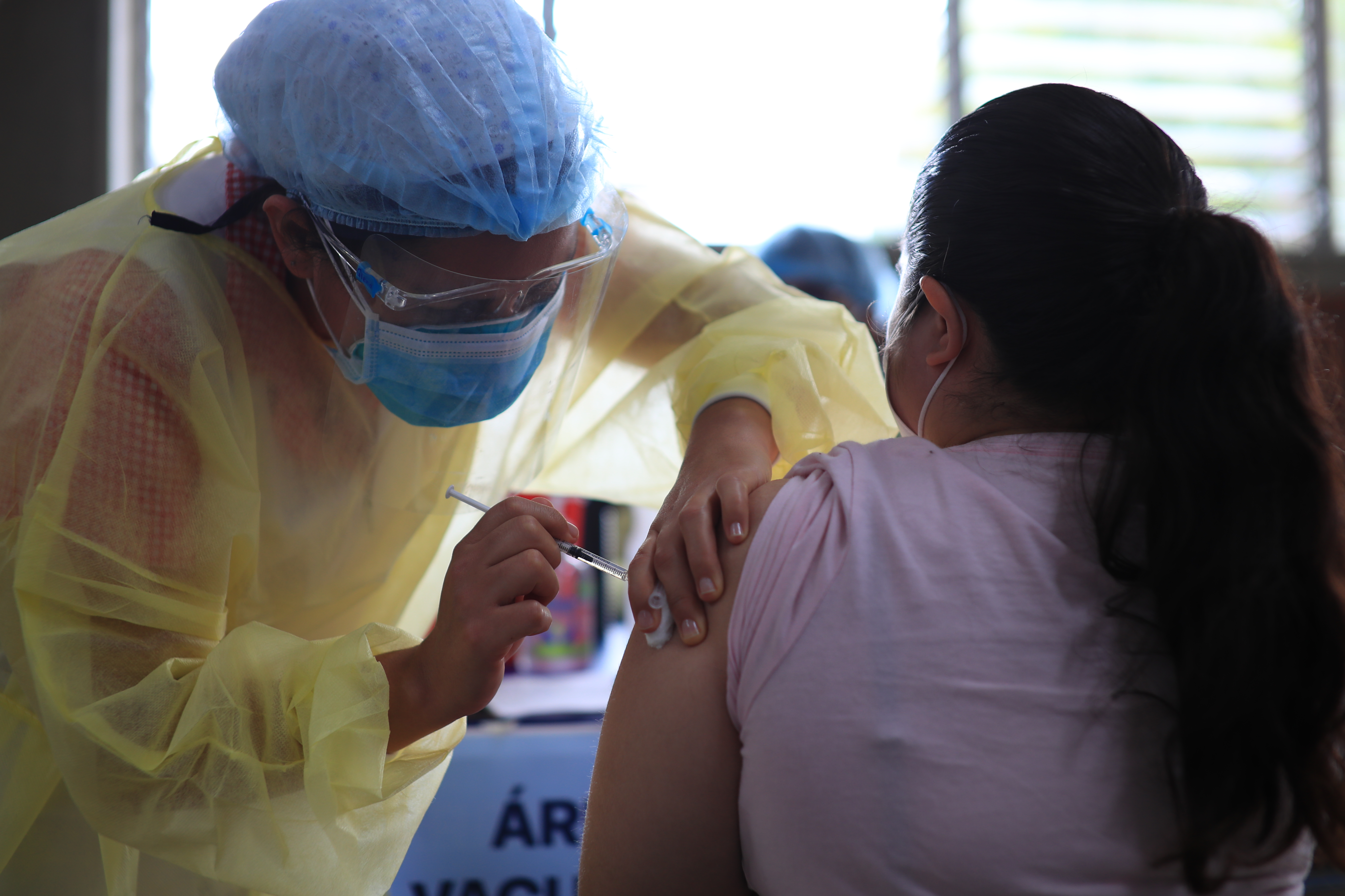 Vacunar contra el covid-19 a las embarazadas debe ser una prioridad, para evitar complicaciones para ellas y para sus hijos. (Foto Prensa Libre: Hemeroteca PL)