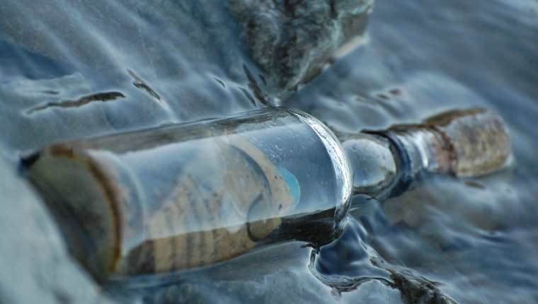 La botella fue descubierta en una playa al norte de Wedge Island, Australia. (Foto Prensa Libre: Pixabay)