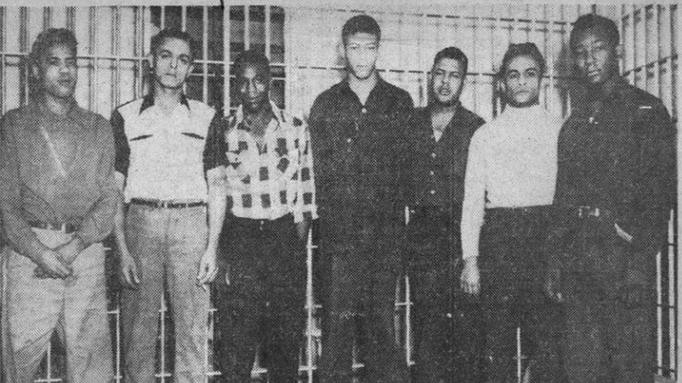 Los “siete de Martinsville”, el grupo de jóvenes afroamericanos que fue “perdonado” 70 años después de su ejecución tras un dudoso juicio por violación