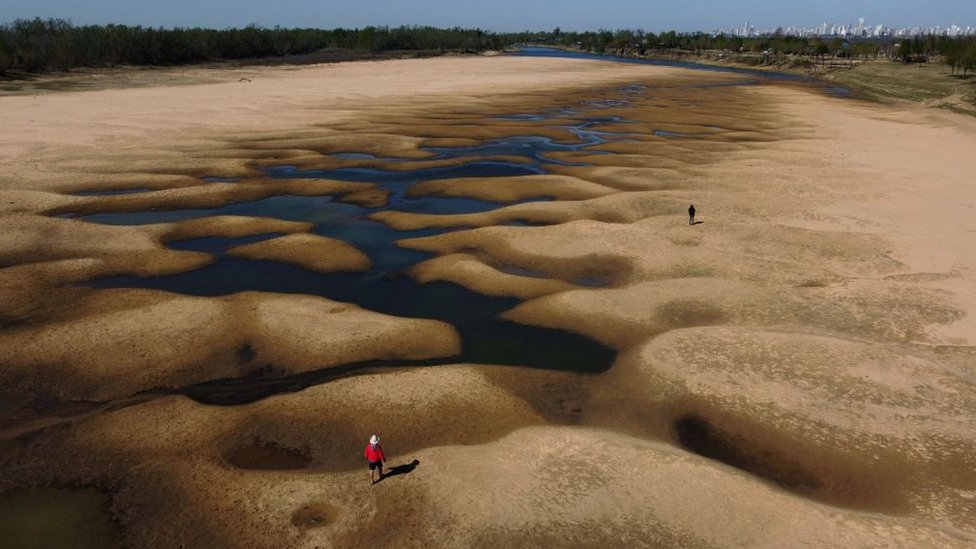 Vista aérea del río Paraná, cerca de la ciudad de Rosario, en Argentina. Getty Images
