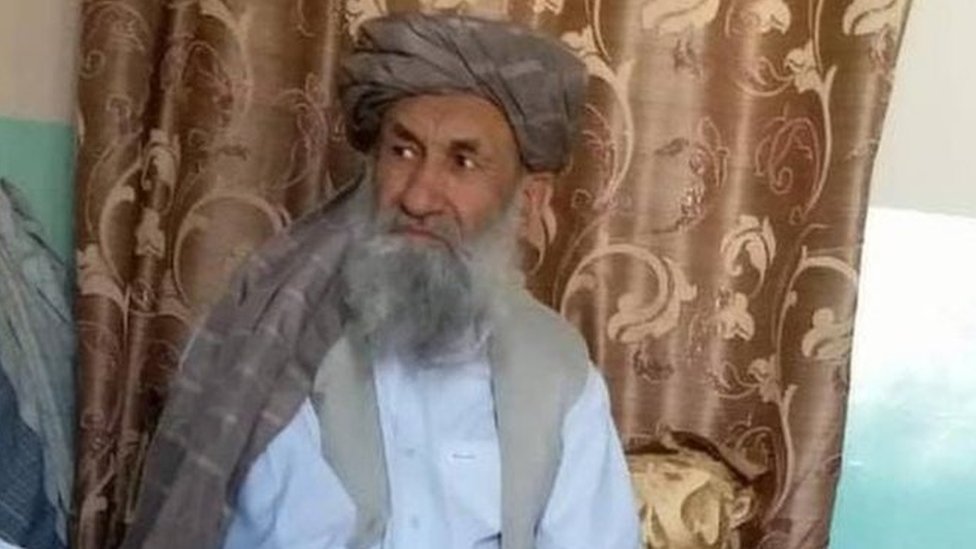 El Talibán divulgó esta foto reciente de su nuevo primer ministro interino, el mulá Mohamed Hassan Akhund.