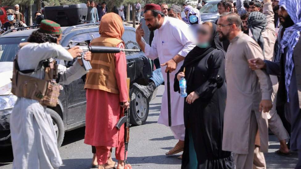 Las mujeres han salido a la calle para reclamar sus derechos. Reuters
